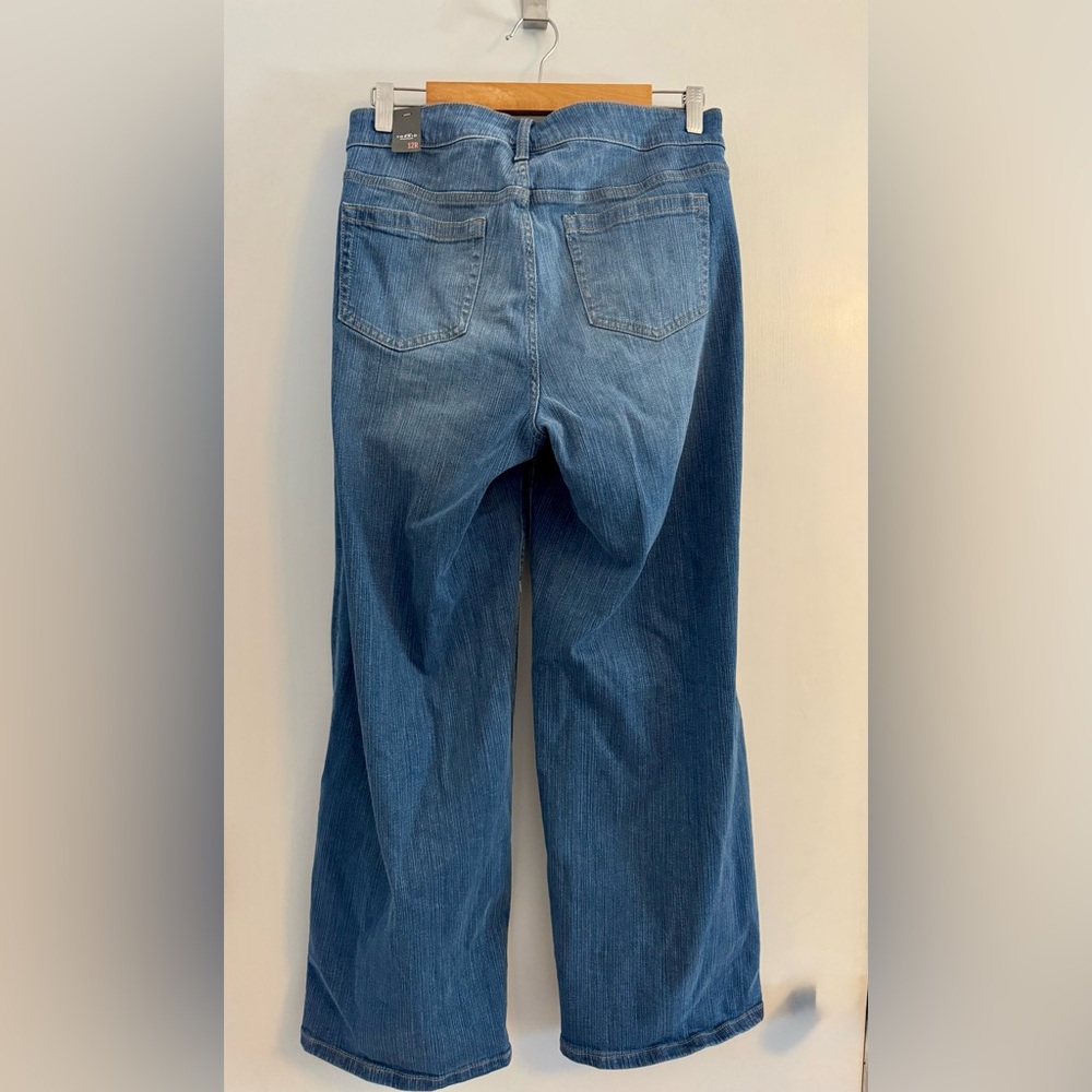 Torrid Wide-Leg Jeans in Faded Blue Wash - size 12 - NWT - Picture 3 of 3